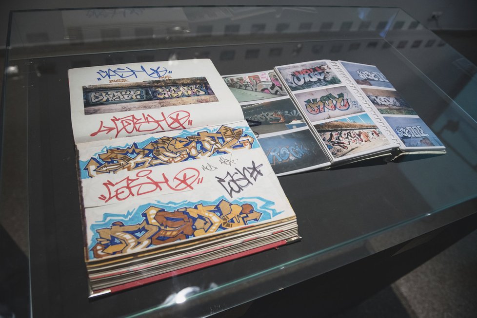 KMENY 90: blackbooks – knihy návrhů s fotkami hotových graffiti děl