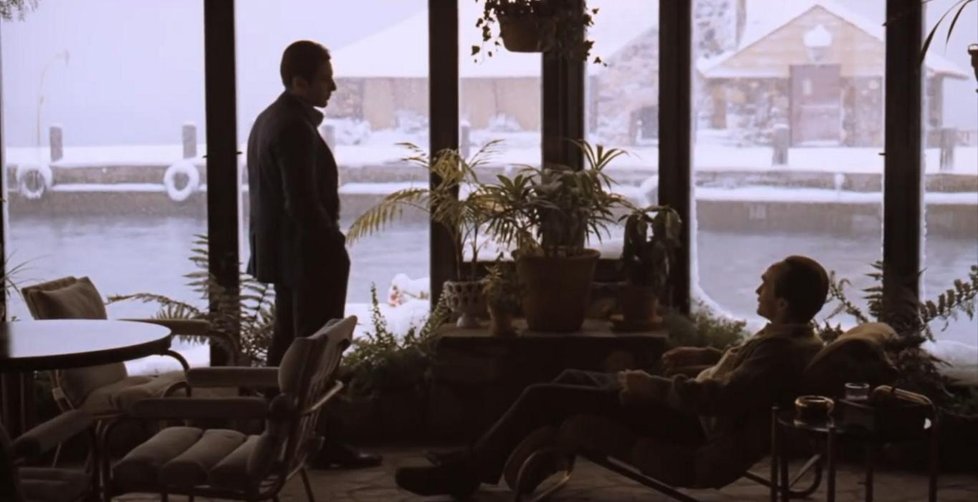 Kmotr II (1974): Al Pacino (vlevo) a John Cazale jako bratři Corleoneovi.