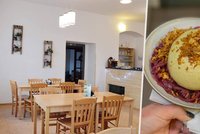 Nejdřív smažák na pizze a teď... Restaurace v Seči prodává megaknedlík!