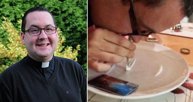 Další církevní skandál: Katolický kněz šnupal na večírku kokain