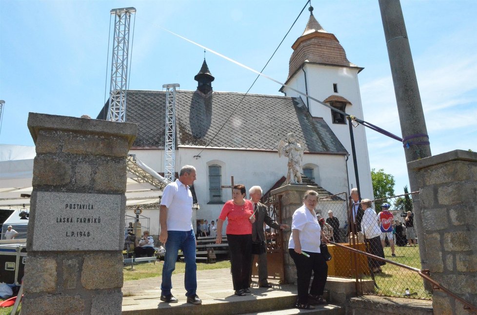 Kostel Nanebevzetí Panny Marie v Číhošti