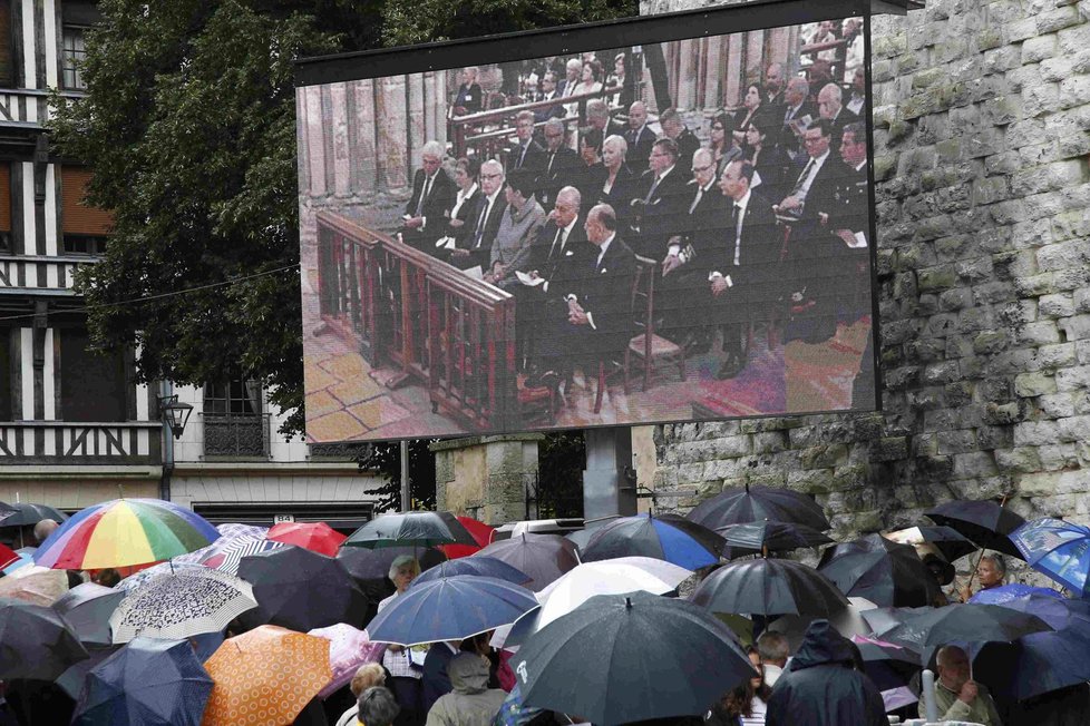 České a moravské farnosti se přidají k uctění památky kněze Jacquesa Hamela zavražděného minulý týden islamistickými útočníky.