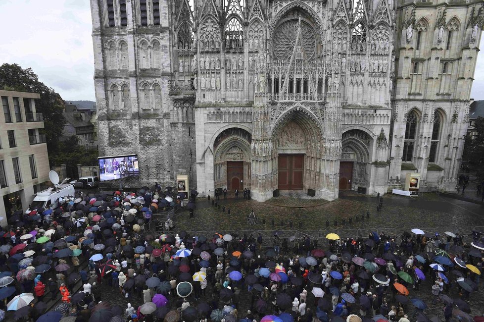 České a moravské farnosti se přidají k uctění památky kněze Jacquesa Hamela zavražděného minulý týden islamistickými útočníky.