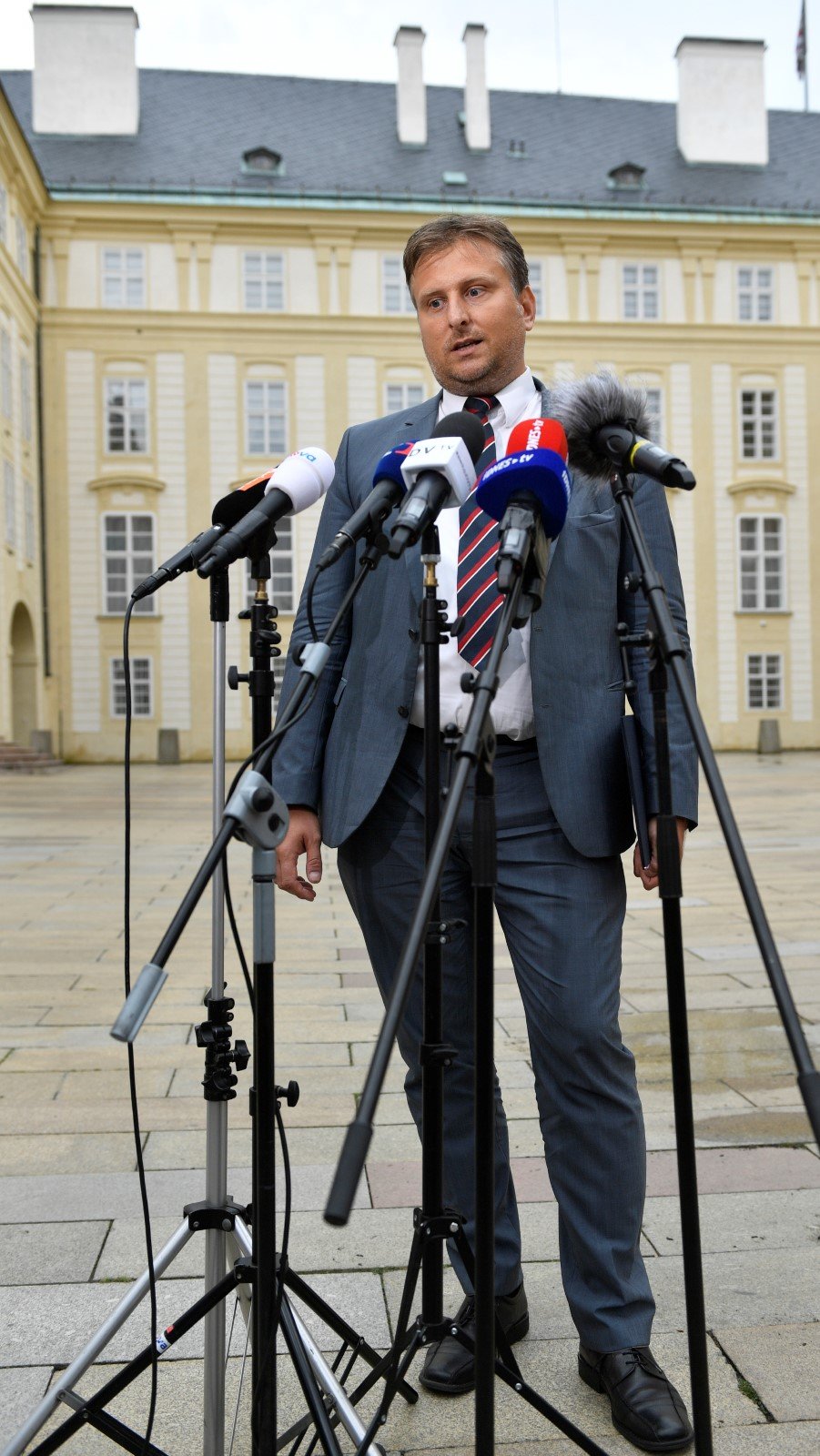 Nový ministr spravedlnosti Jan Kněžínek při setkání s novináři po svém jmenování 10. července 2018 na Pražském hradě.