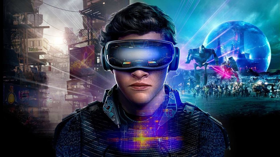 Ready Player One: Hra začíná • Děj filmu legendárního režiséra Stevena Spielberga je zasazen do roku 2045, kdy se svět ocitá na pokraji chaosu a kolapsu. Lidé však nalezli spásu v OASIS, rozsáhlém světě virtuální reality, který vytvořil geniální a excentrický James Halliday (Mark Rylance). Když Halliday zemře, odkáže své nesmírné bohatství prvnímu člověku, který najde Velikonoční vajíčko ukryté někde v OASIS.