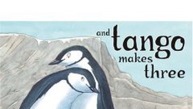 Dětskou knížku o ´gay´ tučňácích, kteří vychovávají potomka, Američané oceňují i odsuzují