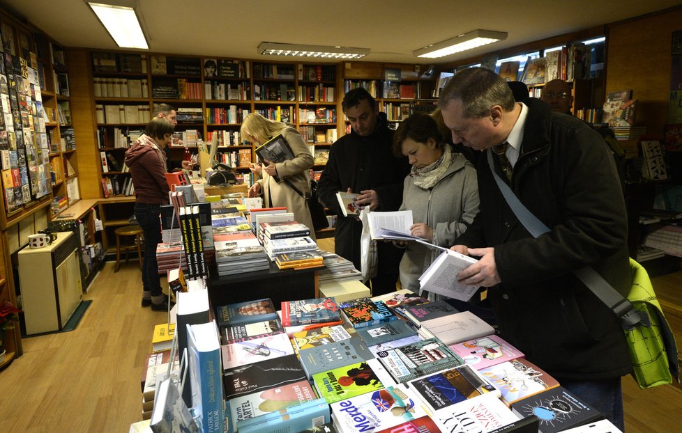 24. 12. 2016 si zákazníci mohli naposledy koupit knihu v Kaprově ulici.