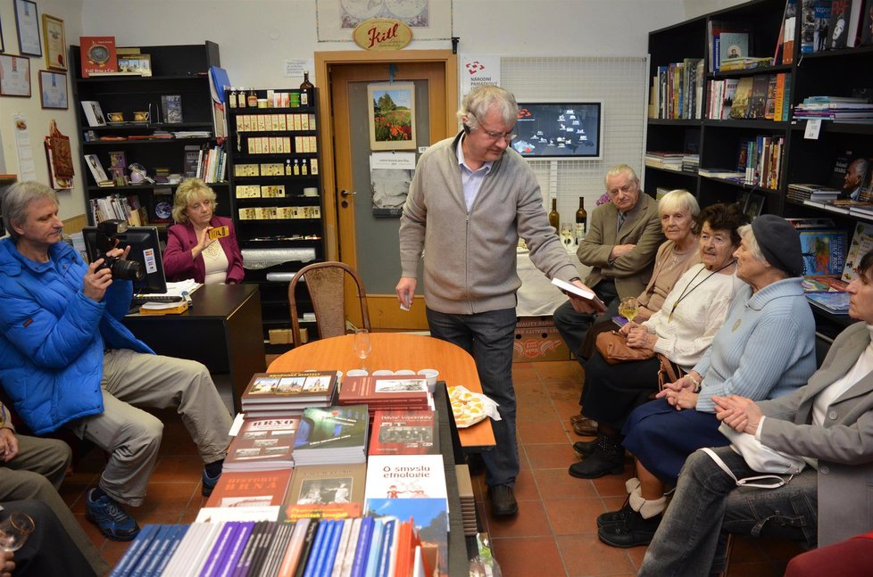 Šimon Ryšavý pozval na rozloučení s knihkupectvím brněnské spisovatele a umělce.