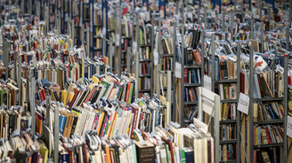 Knihobot čelí bojkotu, lidé kritizují pracovní podmínky, likvidování knih a cenotvorbu Knihobot čelí bojkotu, lidé kritizují pracovní podmínky, likvidování knih a cenotvorbu