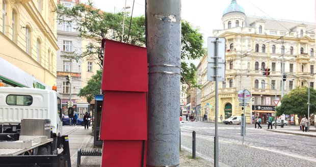 Praha 7 má první knihobudku, najdete ji na Strossmayerově náměstí.