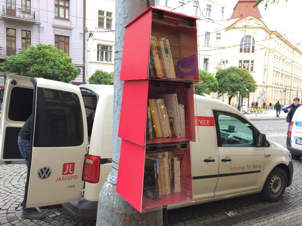 Pokud se knihobudka osvědčí, objeví se v ulicích Prahy 7 dvě až tři další.