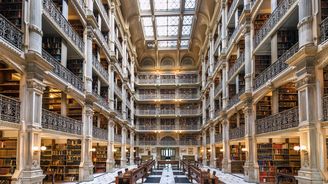 Nejkrásnější knihovny světa: George Peabody postavil v USA katedrálu pro knihy