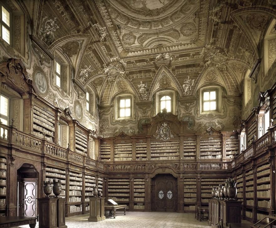 State Library Oratoriana Girolami, Napoli, Itálie