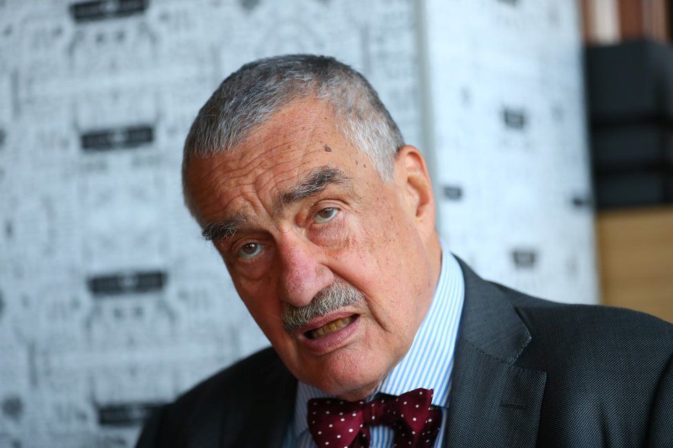 Kníže Karel Schwarzenberg (80) během rozhovoru pro AHA!