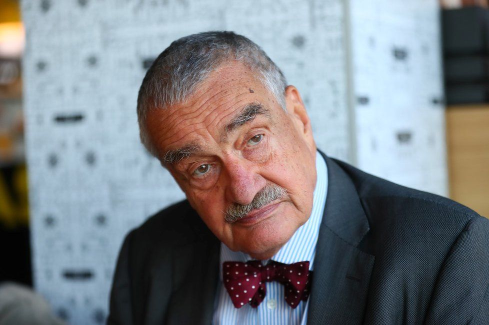 Kníže Karel Schwarzenberg (80) během rozhovoru