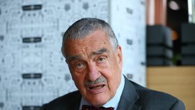 Kníže Karel Schwarzenberg (80) během rozhovoru pro AHA!