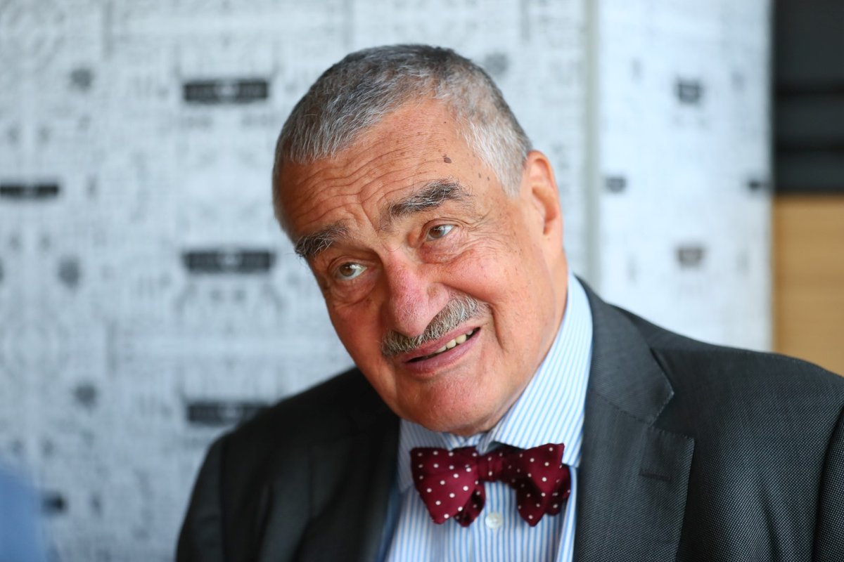 Kníže Karel Schwarzenberg (80) během rozhovoru pro AHA!