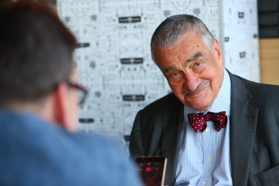 Kníže Karel Schwarzenberg (80) během rozhovoru