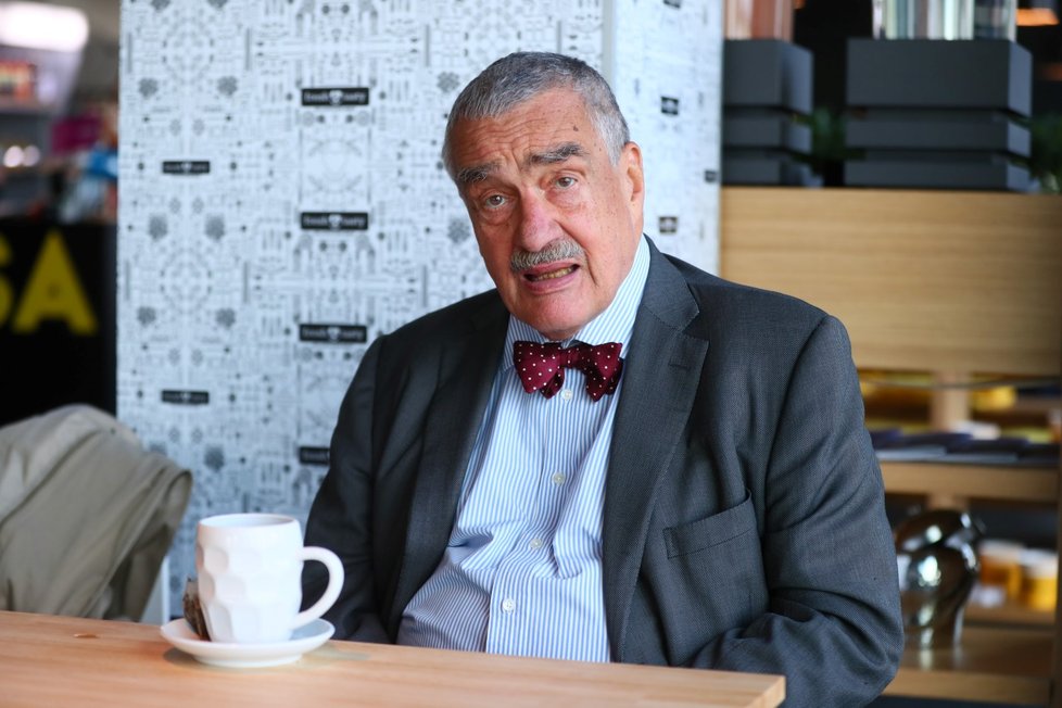 Kníže Karel Schwarzenberg (80) během rozhovoru pro AHA!