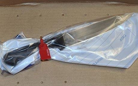 Nůž, o kterém si italská policie myslela, že jím byla Meredith ubodána