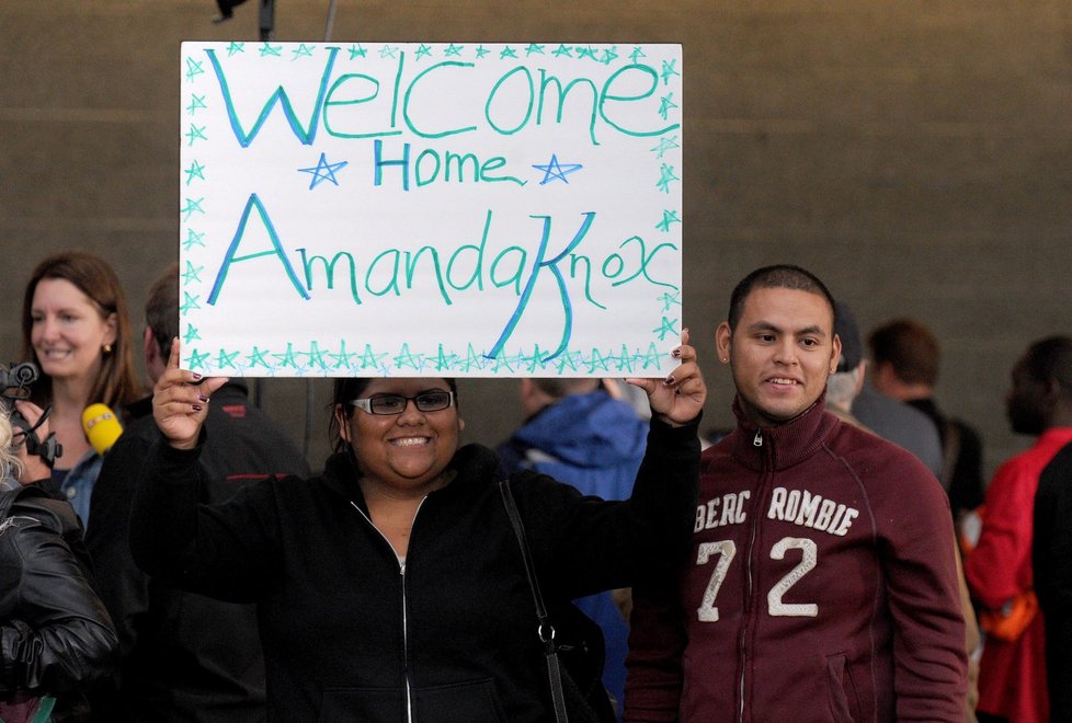 \\\&#34;Vítej doma, Amando,\\\&#34; stálo na transparentu jejích příznivců, kteří Amandu vítali na letišti