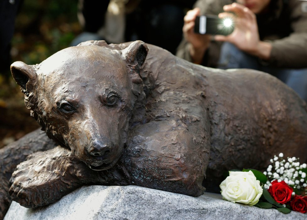 Knutovi odhalili na památku v berlínské zoo pomník