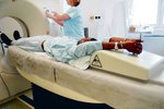 Cesta pašeráka skončila v jedné z moravských nemocnic, kde si na něj nejprve posvítili 3D rentgenem