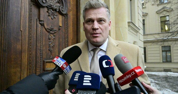 Filip Turek (Motoristé) při příchodu na jednání koaliční rady (12.1.2026)