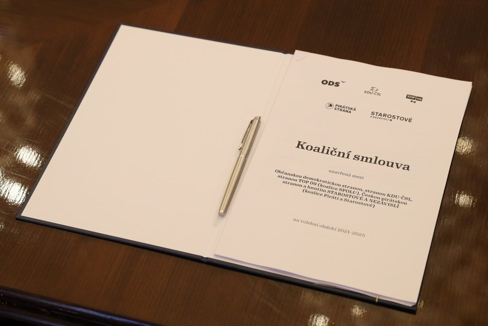 Podpis koaliční smlouvy: Vládu budou tvořit ODS, TOP09, KDU-ČSL, PIRÁTI a STAN (8.11.2021)