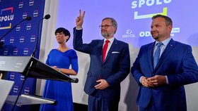 Obří radost ve štábu Spolu: Fiala, Pekarová a Adamová se radovali z volebního triumfu