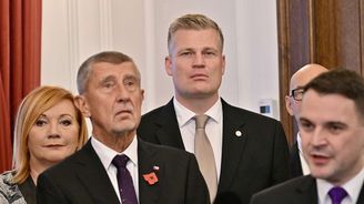 Babišova sekera: Z programu vlády vychází 116 miliard navíc, z toho téměř tři čtvrtiny připadají na zvýšení dluhu Babišova sekera: Z programu vlády vychází 116 miliard navíc, z toho téměř tři čtvrtiny připadají na zvýšení dluhu