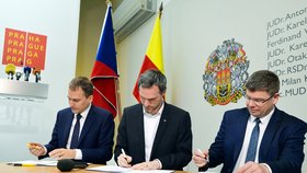Trio Hřib - Pospíšil - Čižinský podepsalo koaliční smlouvu v Praze