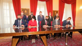 Koalice Spolu a PirStan podepsaly koaliční smlouvu (8.11.2021)