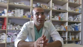 Porodnice v syrském Kobani: Češky se na spolupráci domluvily s ředitelem nemocnice Mohamedem Arifem Alim, který vystudoval v Paříži.