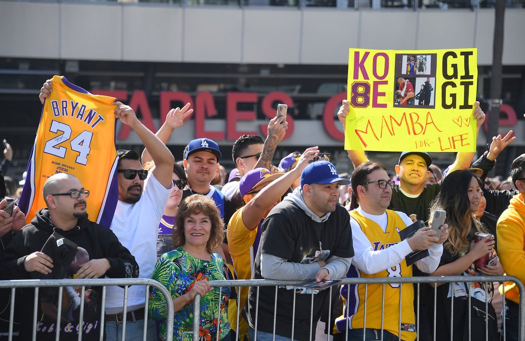 Fanoušci před Staples Center