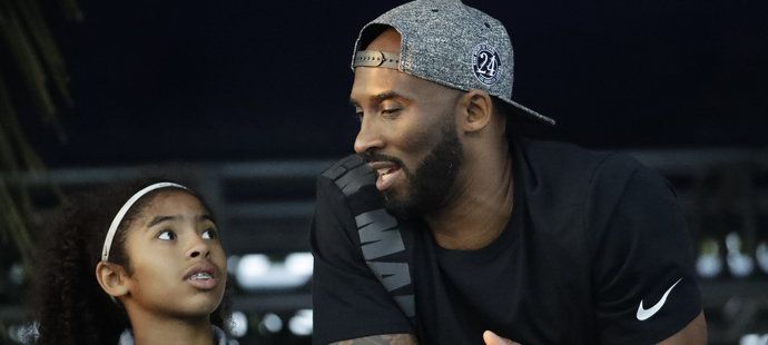 Kobe Bryant zahynul při nehodě soukromého vrtulníku  společně se svou 13letou dcerou Gigi