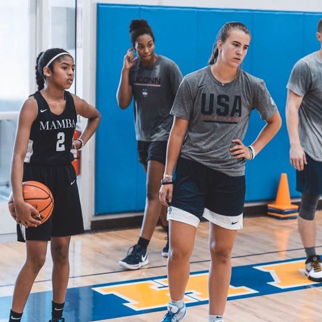 Gigi a Sabrina Ionescu, která se stala letošní jedničkou draftu WNBA