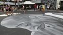 Ve Filipínské metropoli Manile vytvořili fanoušci zesnulému basketbalistovi Kobe Bryantovi památník. Obrovská malba vznikla přímo na basketbalovém hřišti ve vnitrobloku bytového domu.