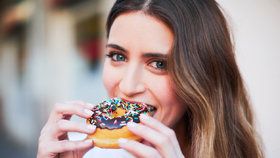 Konzumujete příliš přidaného cukru? Není to jen obezita, co vám hrozí!