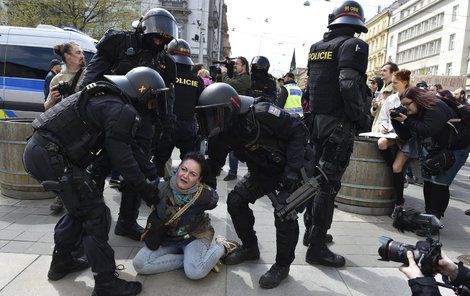 1. máj, Brno - Lásky čas? Policisté si mysleli něco jiného.