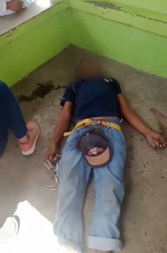 Krotitel hadů Bernardo Alvarez zemřel po uštknutí kobrou, kterou se pokusil políbit.