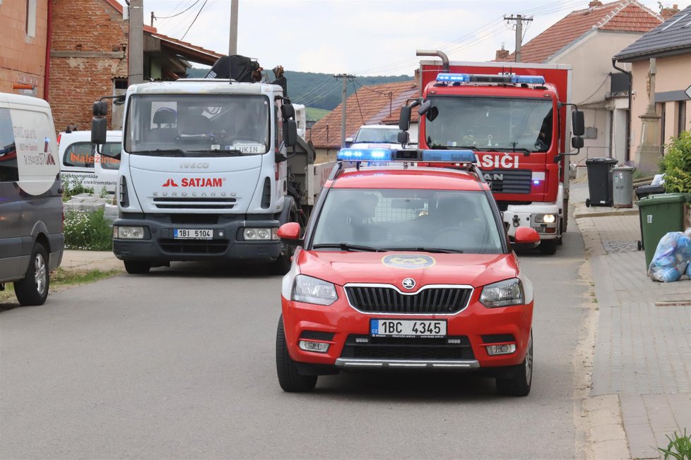 V Kobylí na jihu Moravy se před exekutory zabarikádoval muž a žena. Hrozili jim i policii střelnou zbraní. Zpacifikovala je zásahová jendotka.