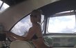 Diana své křivky vystavuje na jachtě, na které se plaví okolo Floridy.