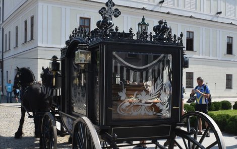 Unikátní pohřebák z roku 1850. Majitel Vítězslav Dernický (71) ho ve stodole před komunisty.