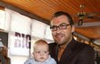 NEJmenší účastník  Andrej Viktor (6 měsíců) a tatínek Bořek Slezáček (45). poprvé ukázal svého druhorozeného syna.