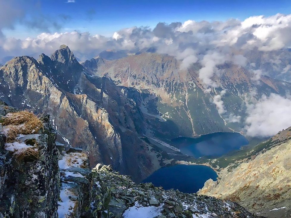 Z tohoto polského údolí mohl kocour na štít vylézt.