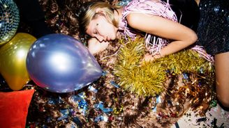 První pomoc po silvestrovském večírku: Na výběru alkoholu záleží, vyprošťovák je mýtus