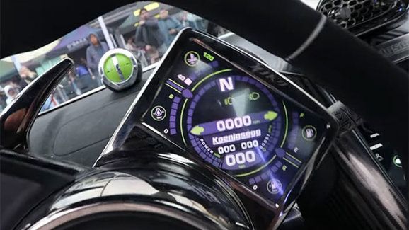 Koenigsegg Jesko má zvláštně řešený přístrojový štít. Už jste něco podobného viděli?