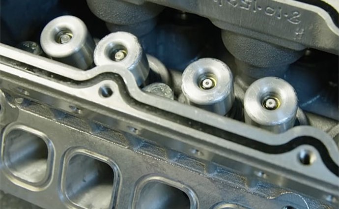 Čeká nás motorová revuoluce? Koenigsegg a jeho bezvačkový motor