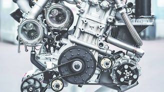 Nejvýkonnějším tříválcem dneška je teoreticky švédská jednotka TFG výrobce supersportů Koenigsegg. TFG značí „Tiny Friendly Giant“, tedy „Drobný přátelský obr“, a vtipně naznačuje, o co tady jde: objem dvou litrů, nezávislá aktuace ventilů Freevalve, dvě turbodmychadla, výkon 450 kW a možnost běžet v Millerově, Atkinsonově či Ottově cyklu. Zákazníci o něj ale neprojevili zájem, zatím tak zůstalo pouze u prototypu. Nejvýkonnějším tříválcem dneška je teoreticky švédská jednotka TFG výrobce supersportů Koenigsegg. TFG značí „Tiny Friendly Giant“, tedy „Drobný přátelský obr“, a vtipně naznačuje, o co tady jde: objem dvou litrů, nezávislá aktuace ventilů Freevalve, dvě turbodmychadla, výkon 450 kW a možnost běžet v Millerově, Atkinsonově či Ottově cyklu. Zákazníci o něj ale neprojevili zájem, zatím tak zůstalo pouze u prototypu.